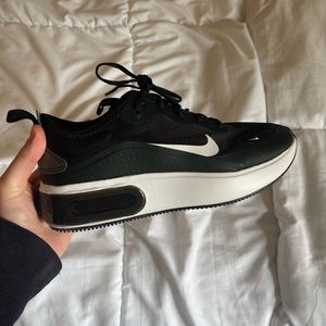 Nike Airmax Size 6 Sneakers